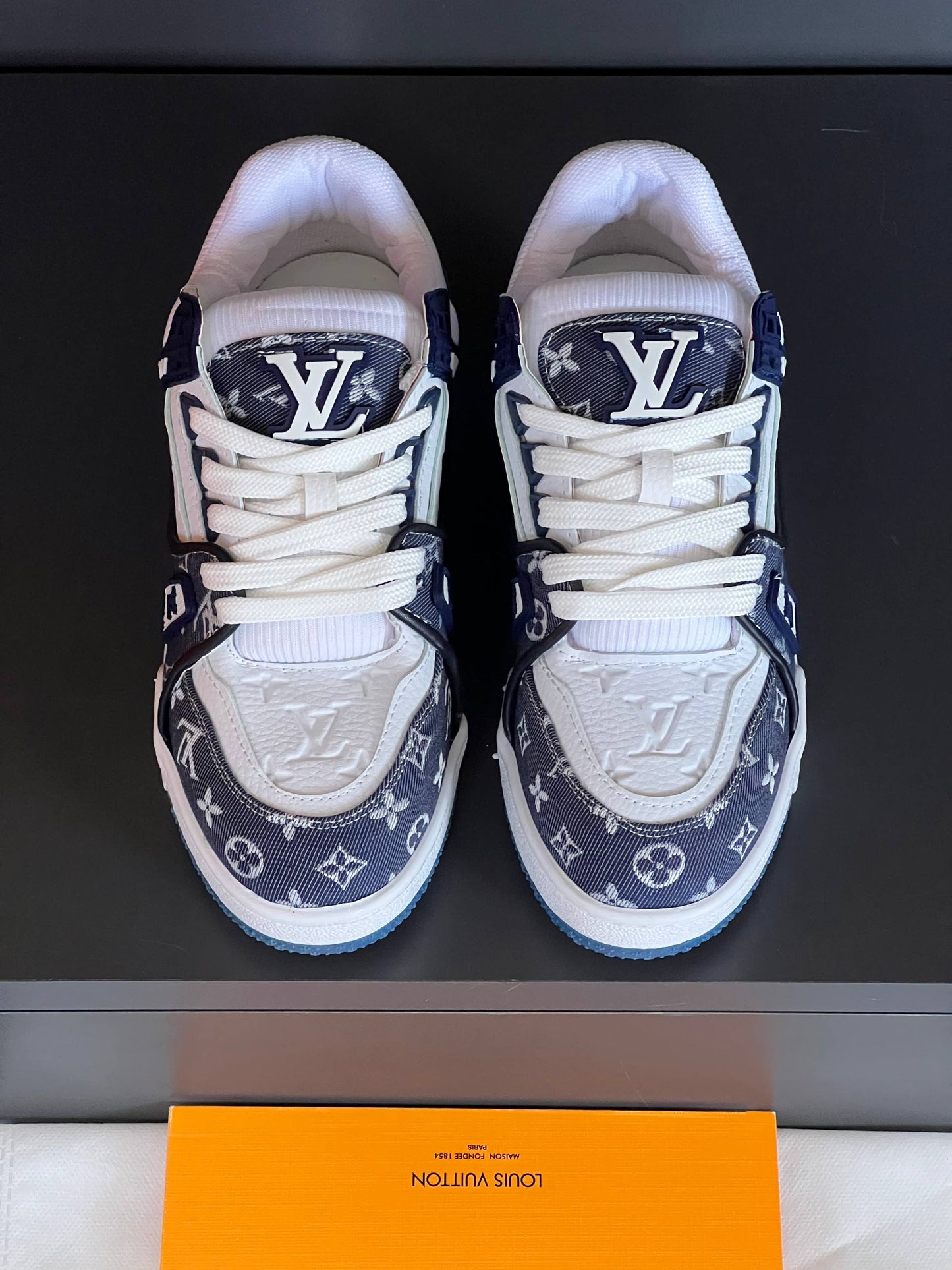 L.V. Schuhe der neuen Saison
