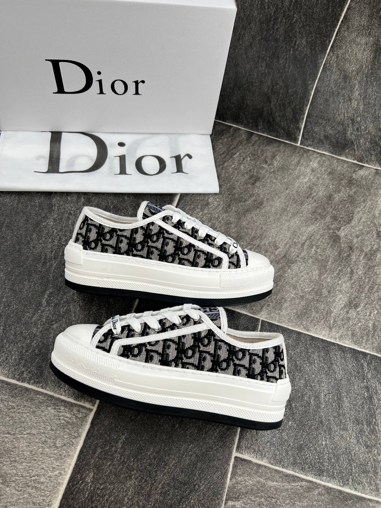 C.D. SCHUHE NEUE SAISON