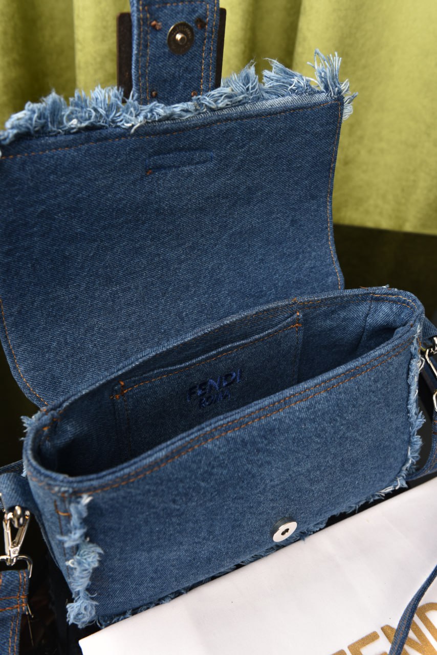 Baguettetasche aus Denim
