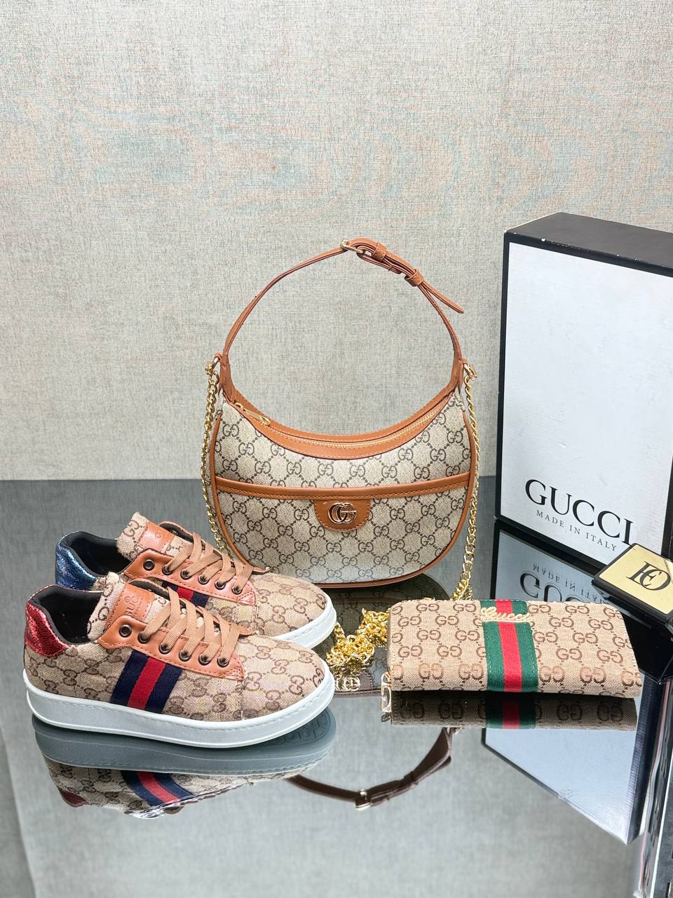 Tasche, Schuhe und Geldbörse