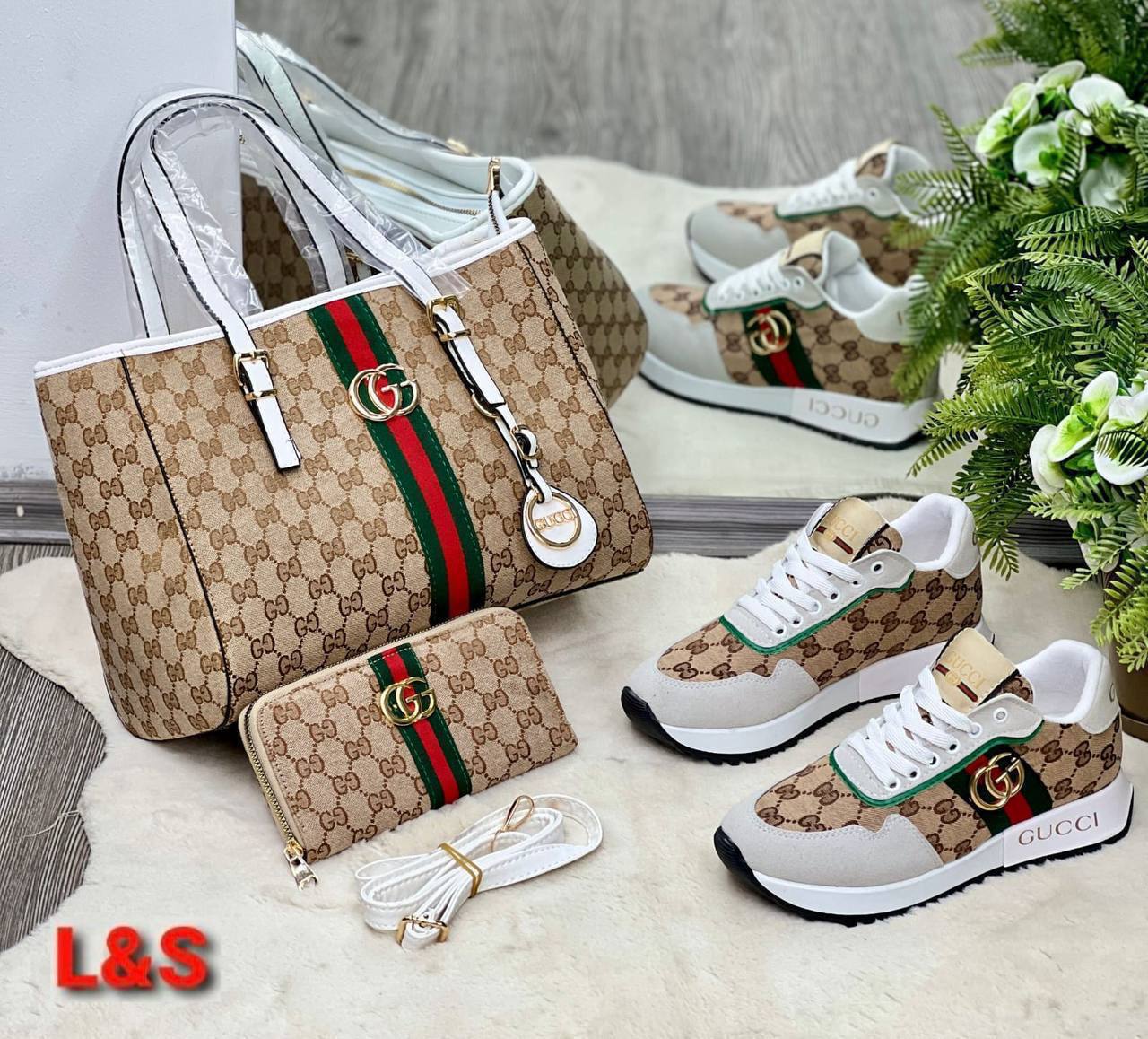 Tasche, Schuhe und Geldbörse