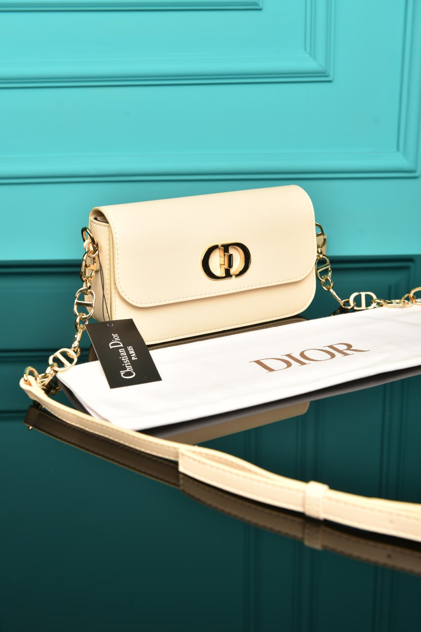 CD- 30 Avenue Montaigne