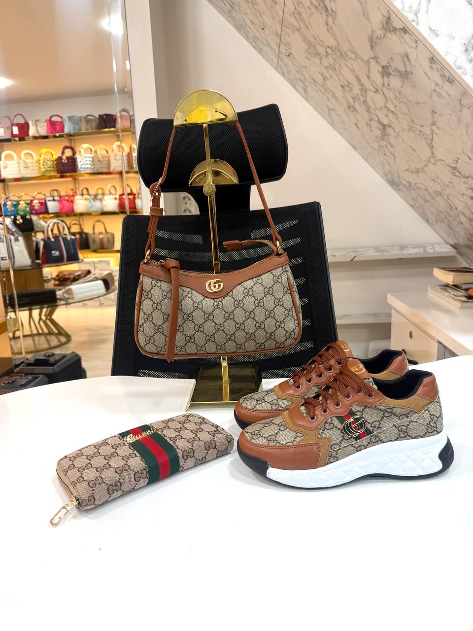 TASCHE - SCHUHE - GELDBÖRSE KOMBINIEREN