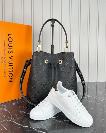 NeoNoe und Turnschuhe