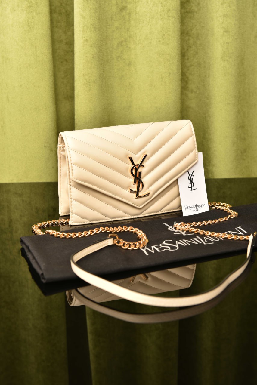 Cassandre Portemonnaie aus Leder mit Kette