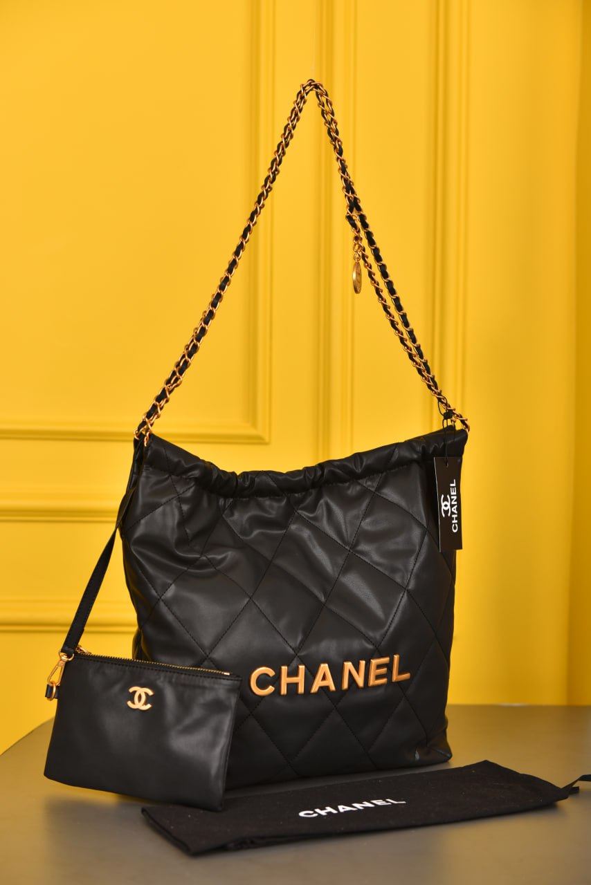 22 Große Handtasche