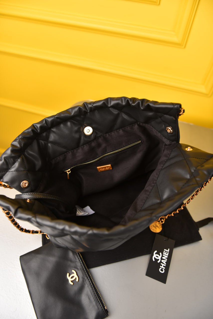 22 Große Handtasche