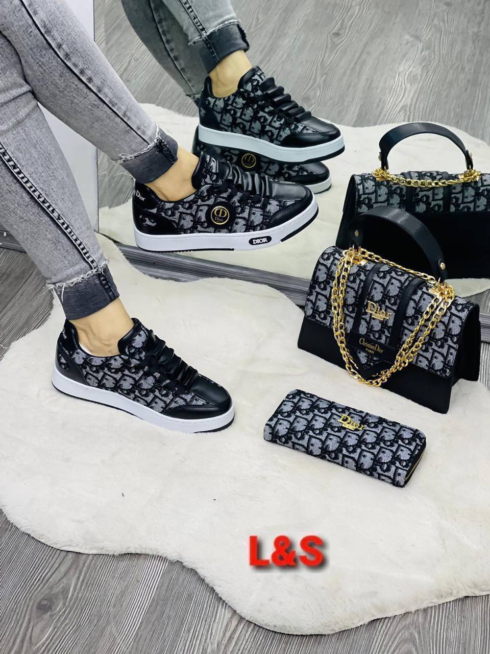 CD – Tasche, Schuhe und Geldbörse
