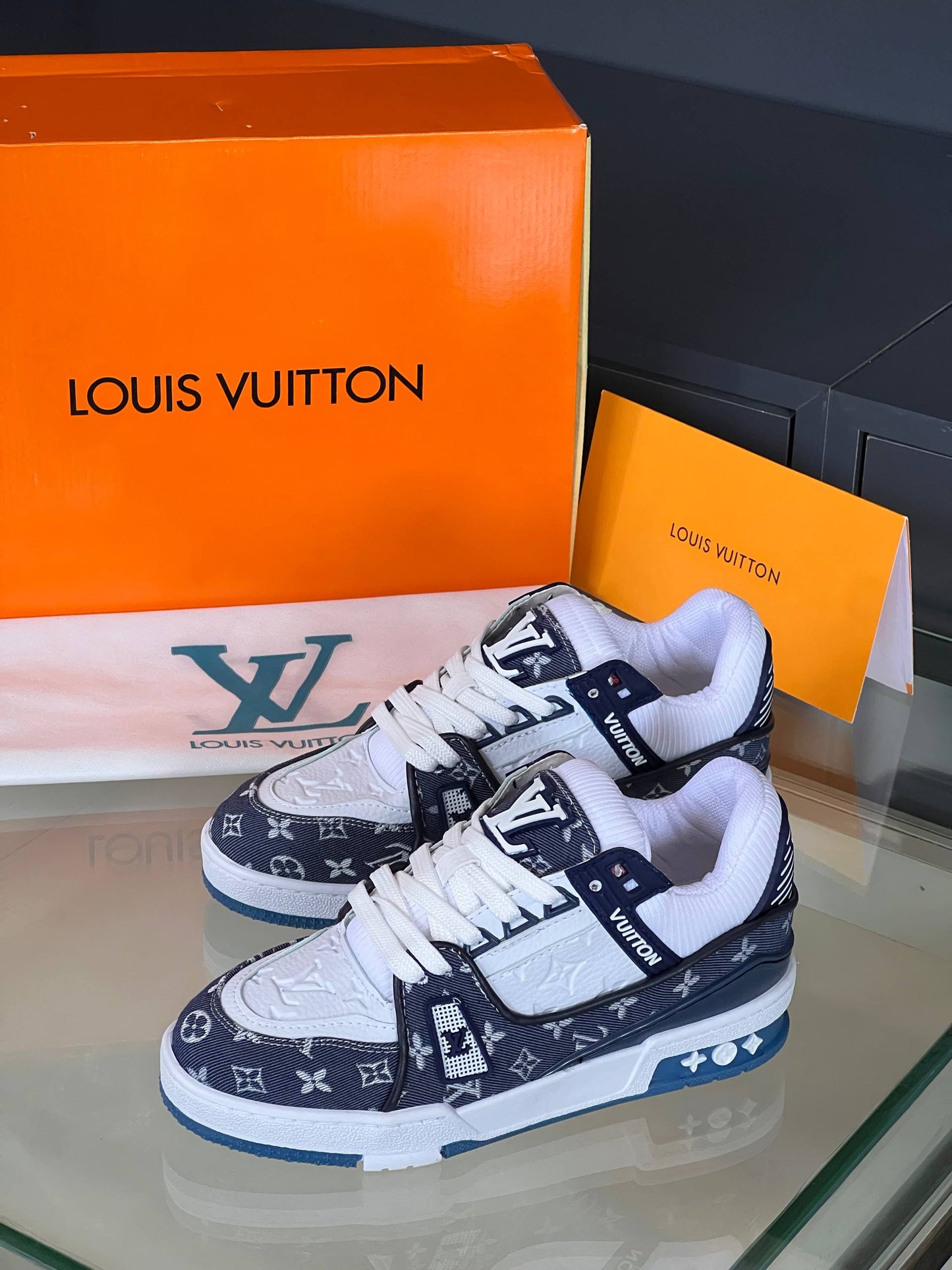 L.V. Schuhe der neuen Saison