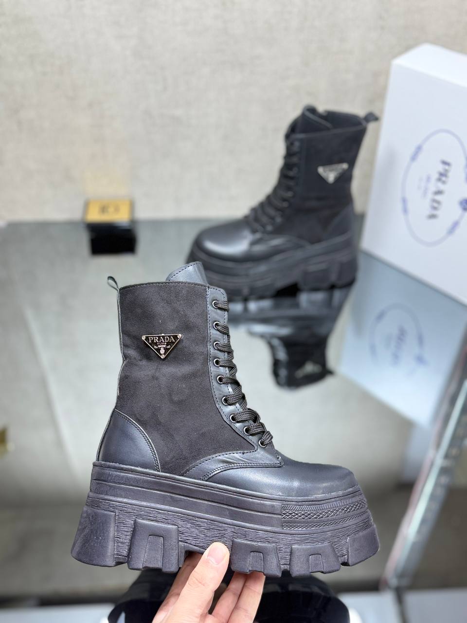 PRD - Taschen und Lederstiefel
