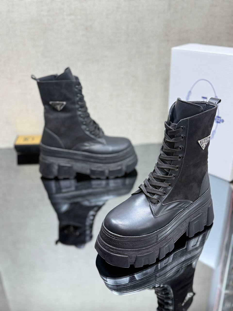 PRD - Taschen und Lederstiefel