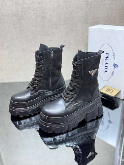 PRD - Taschen und Lederstiefel