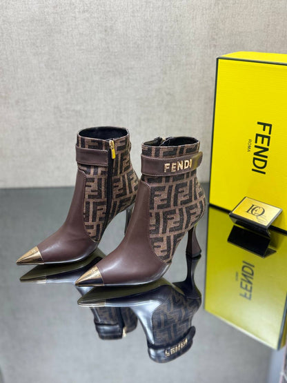FND – Tasche, Schuhe und Geldbörse