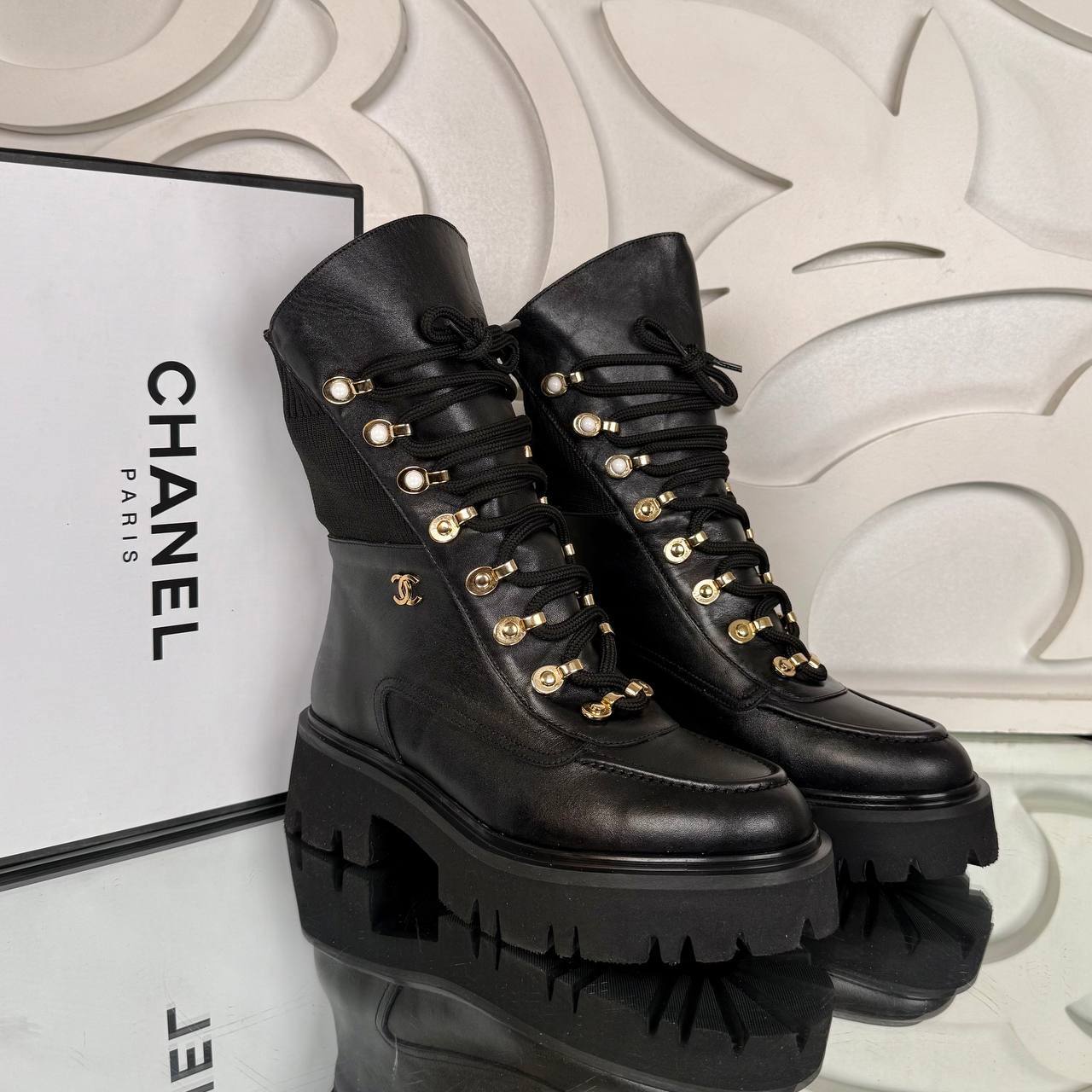Lange Kampfstiefel