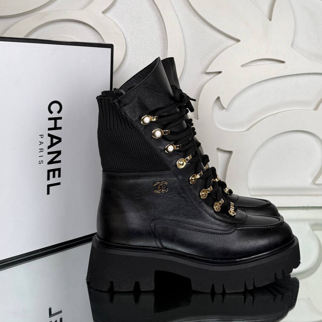 Lange Kampfstiefel