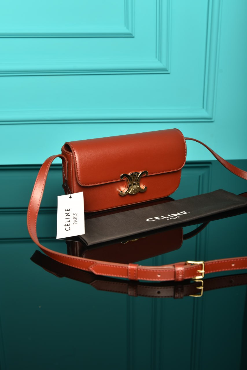 Triomphe Schultertasche aus glänzendem