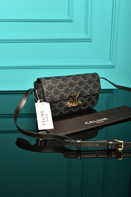 Triomphe Schultertasche aus glänzendem