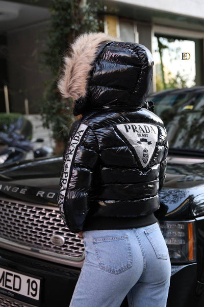 Gesteppte Federjacke mit Steinbesatz