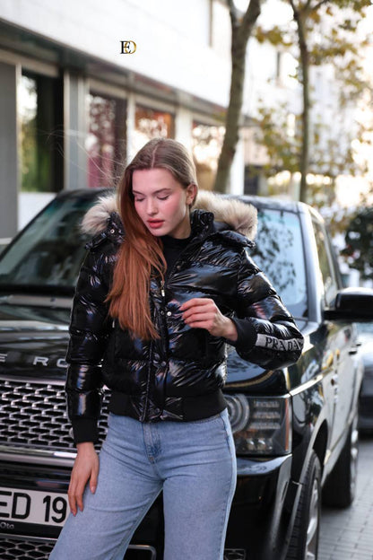 Gesteppte Federjacke mit Steinbesatz