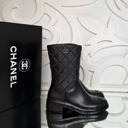 Gesteppte Mid-Boots aus Kalbsleder