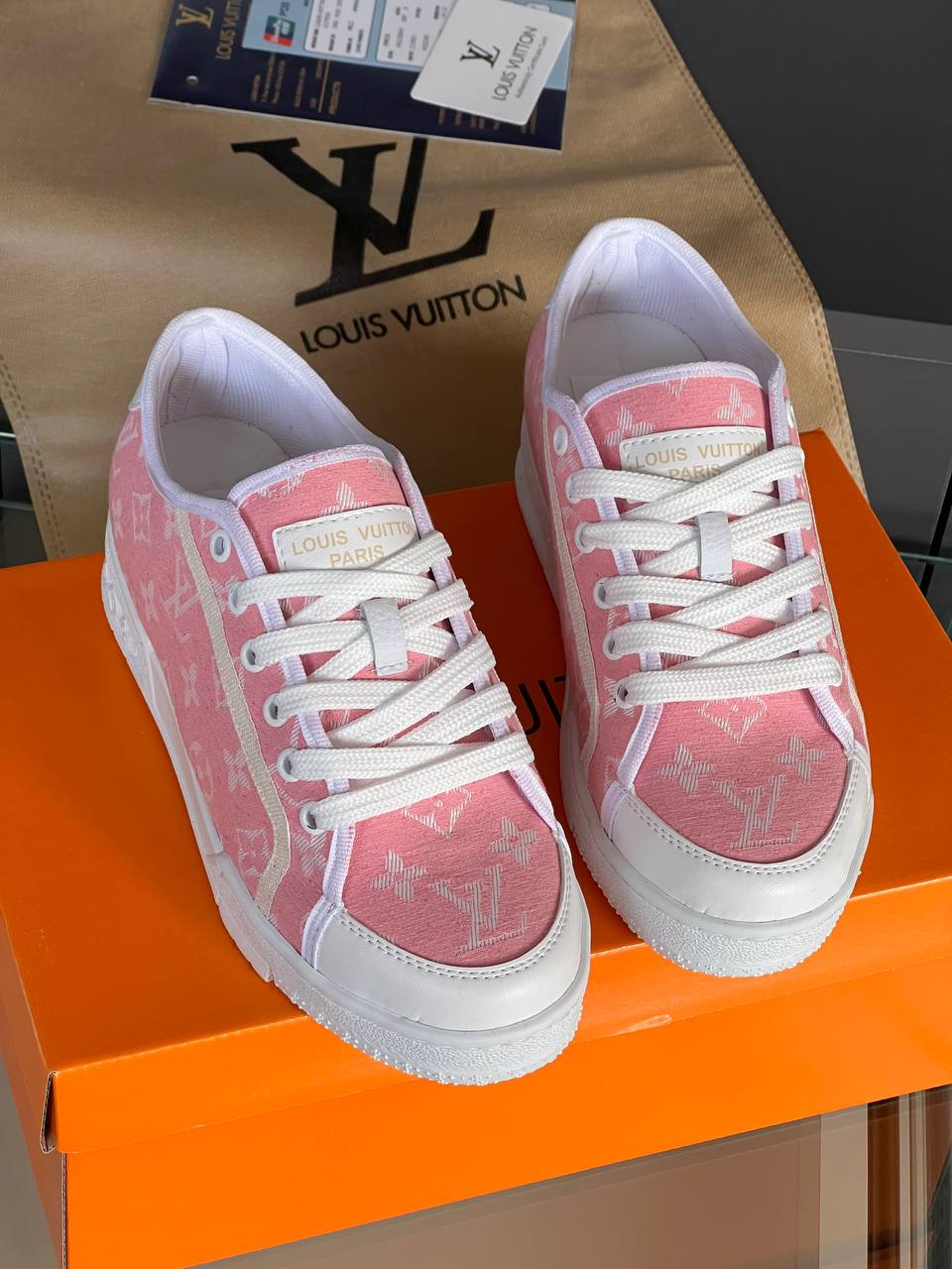 Neues Turnschuhmodell