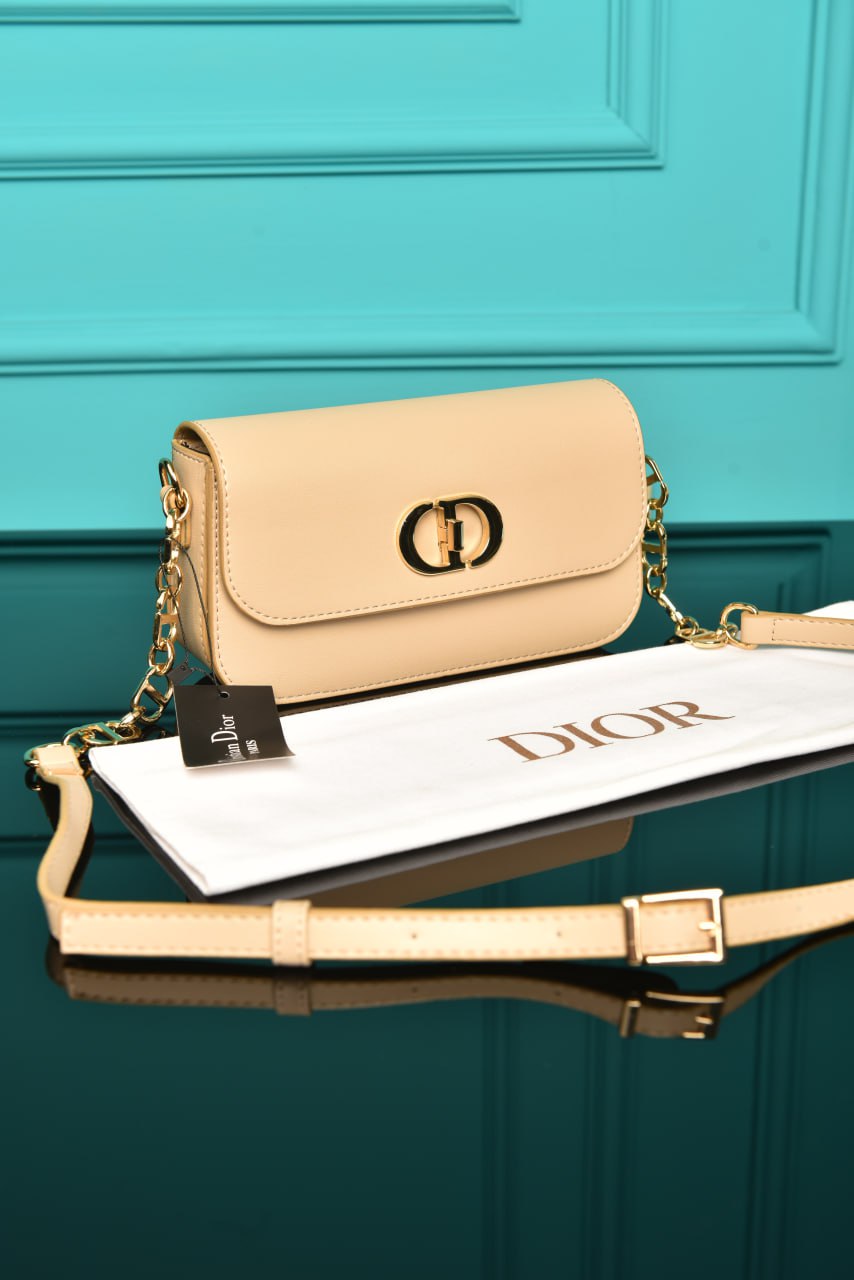 CD- 30 Avenue Montaigne