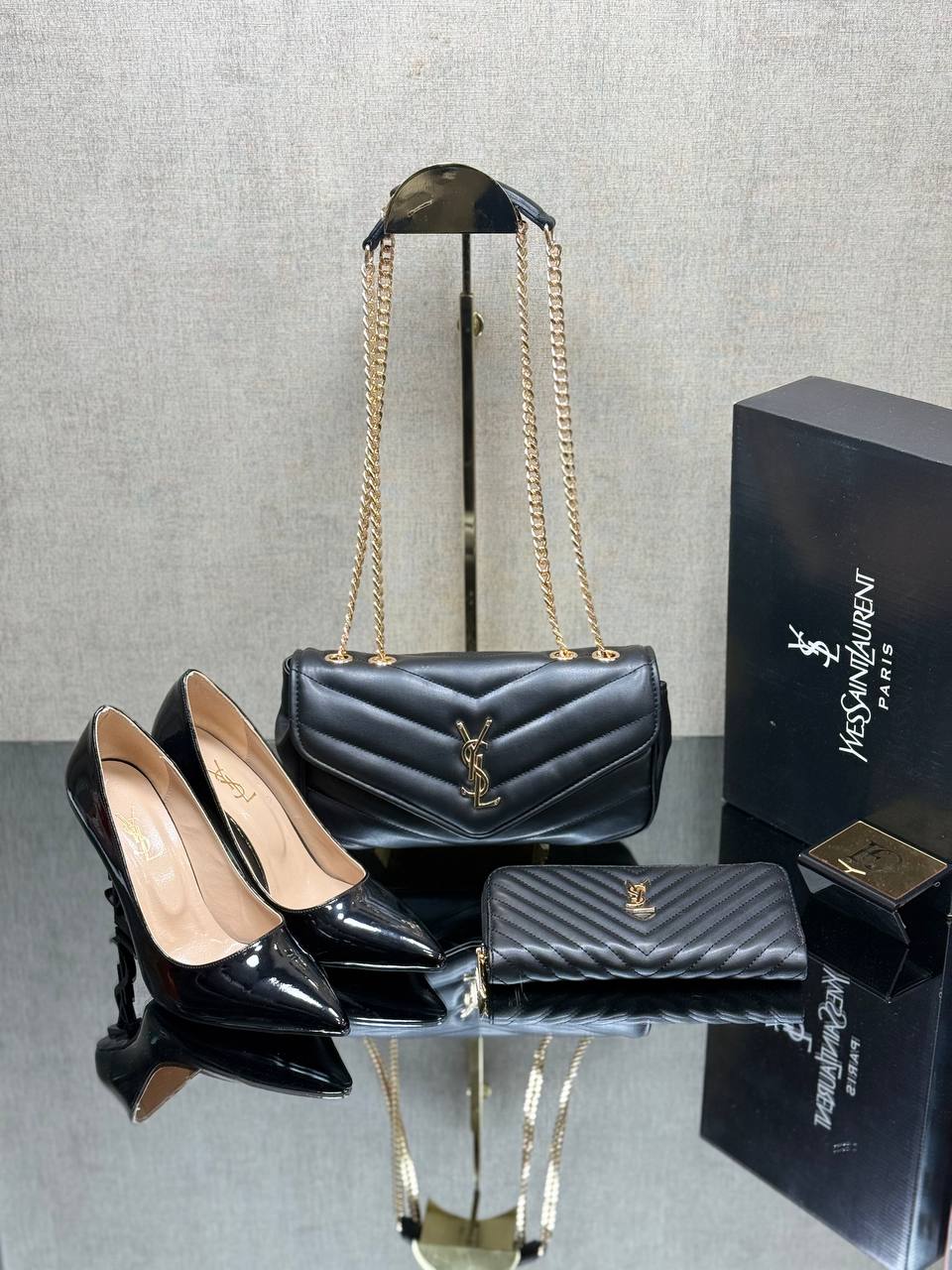Tasche, Schuhe und Geldbörse