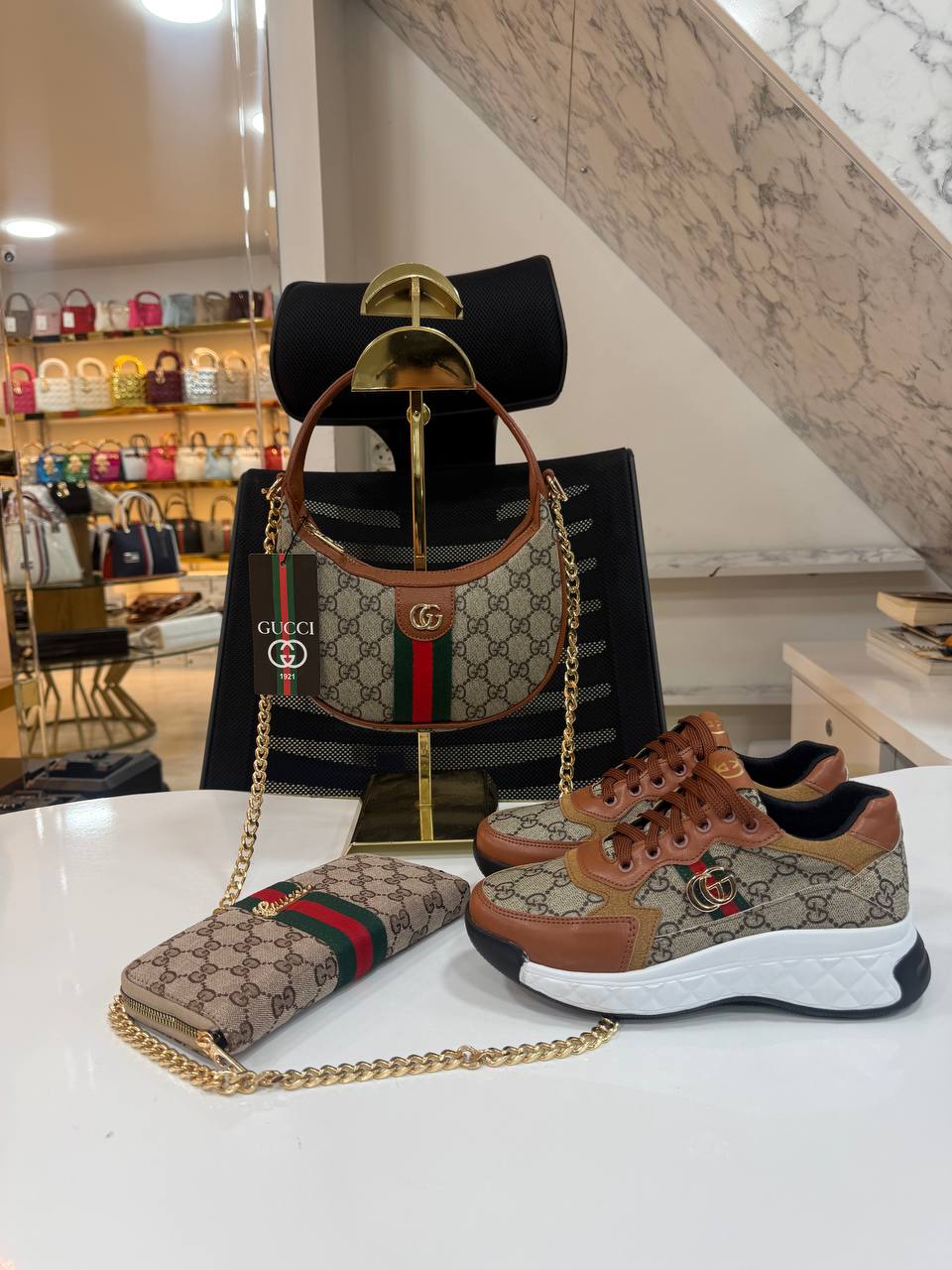 TASCHE - SCHUHE - GELDBÖRSE KOMBINIEREN