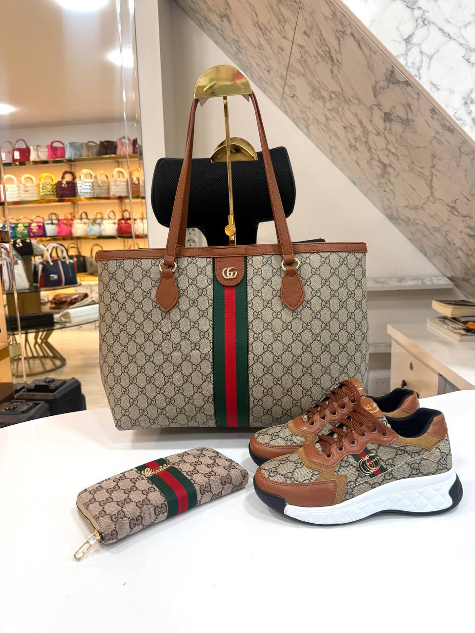 TASCHE - SCHUHE - GELDBÖRSE KOMBINIEREN