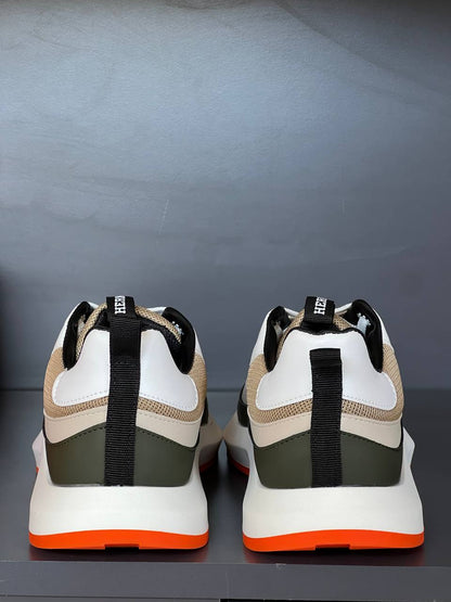 HRMS Neue Turnschuhe