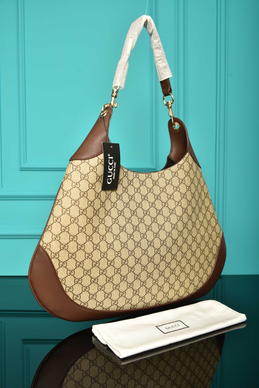 B Große Schultertasche