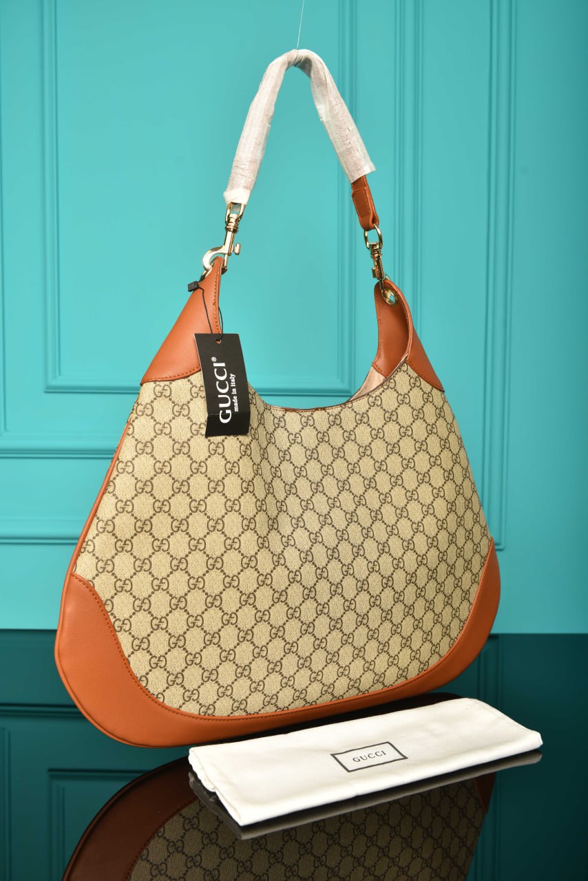 B Große Schultertasche